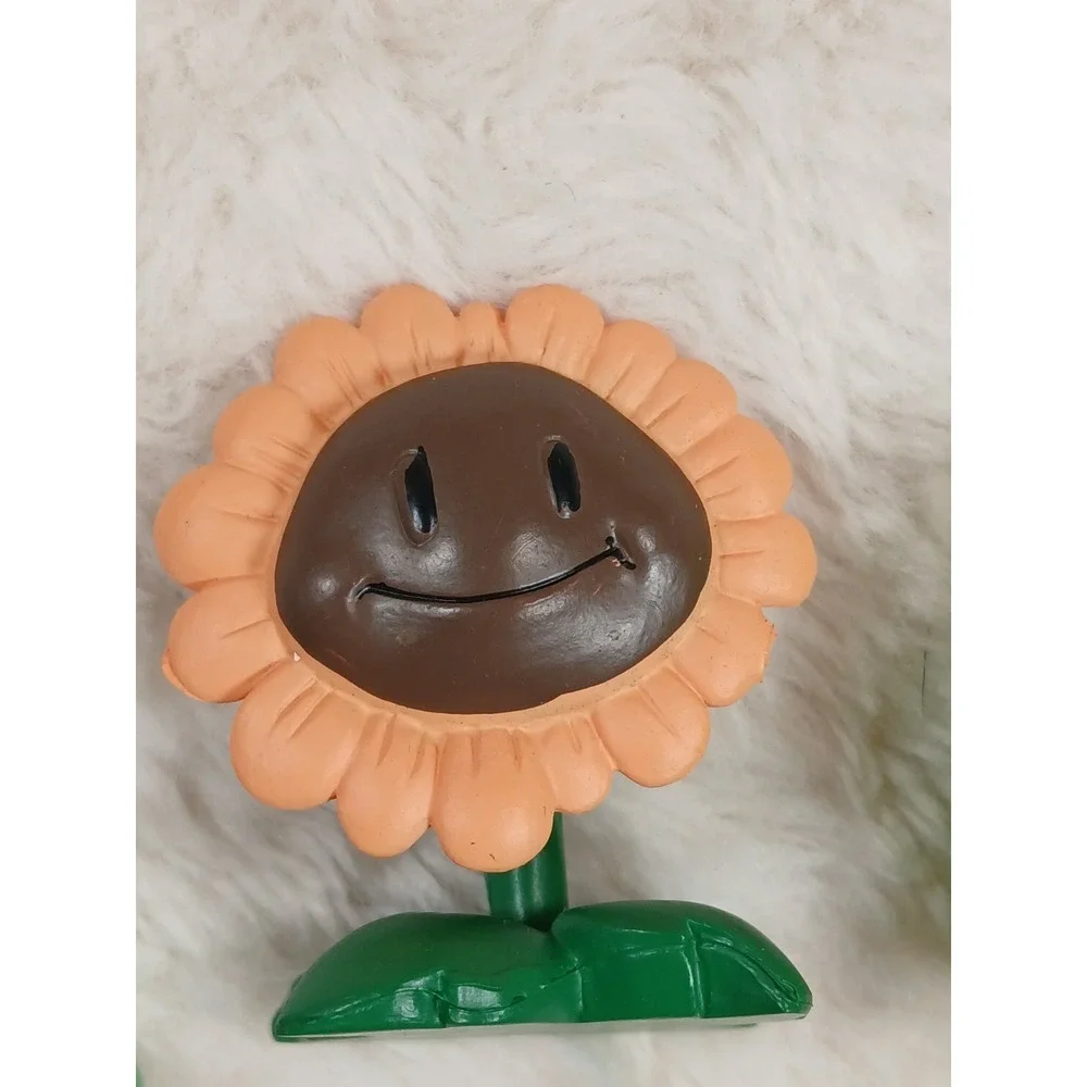 Plants Vs. Zombies Large Lot of 9 Figures cake‎ topper toys used